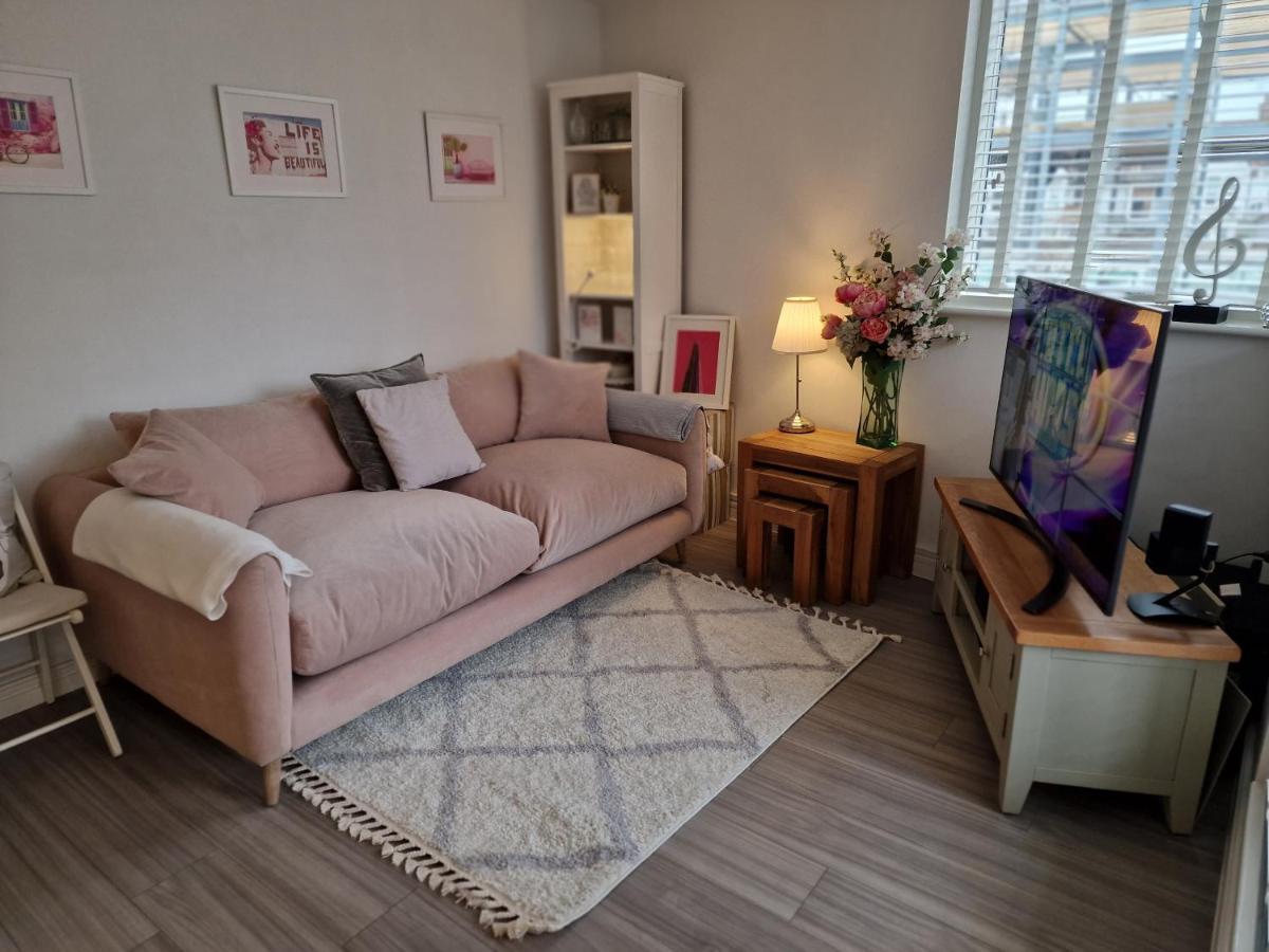 Апартаменты Luxury Modern Apt With Parking On Leigh Broadway Экстерьер фото